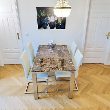 Jagdschloss Zu 1 Eleonore *